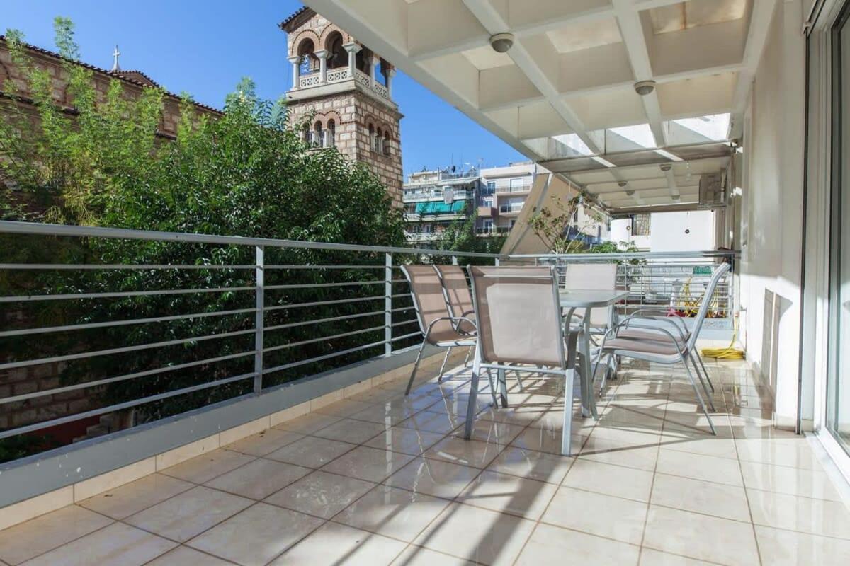 Scenic Balcony Apt In Vibrant Petralona Athén Kültér fotó