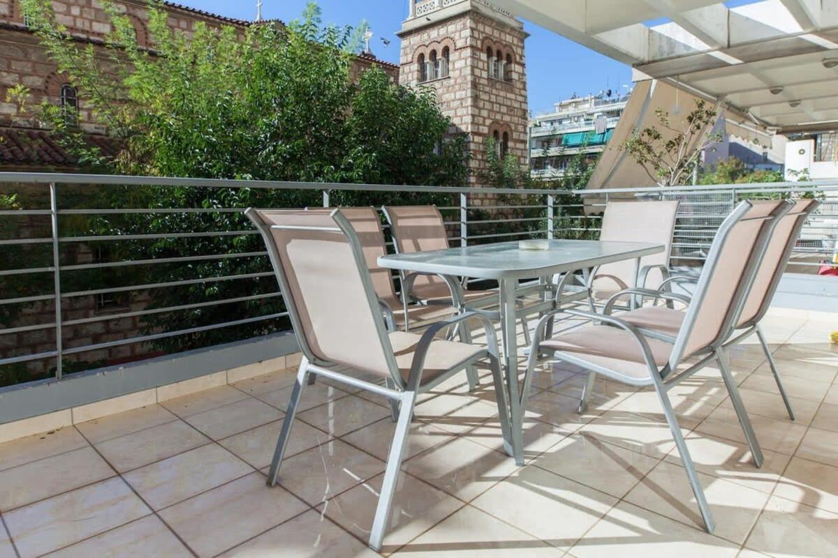 Scenic Balcony Apt In Vibrant Petralona Athén Kültér fotó